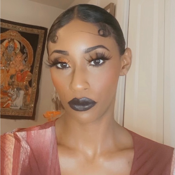 Meet your Posher, Navia - Picture 2 of 2